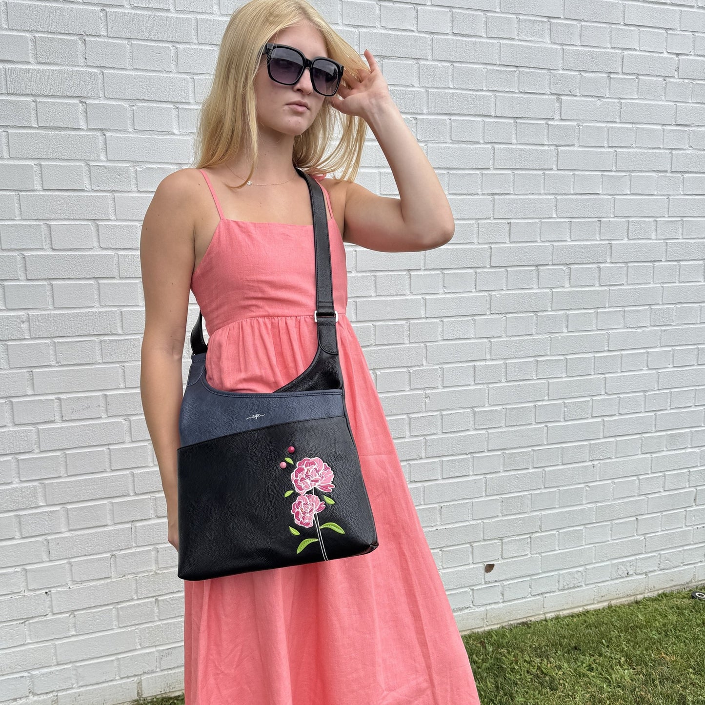 Peony Messenger - Black